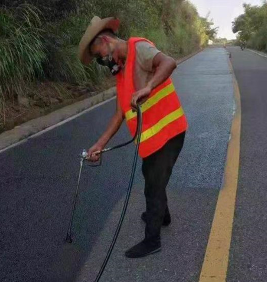 黑龙江路面喷涂翻新彩色步道施工方案